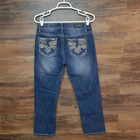 ZCO Jeans Size 7 Embellished Crop Capri Low Rise Medium Wash Denim - Picture 1 of 10